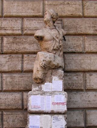 Illustration for article titled This Statue is a 500-Year-Old Snark Message Board